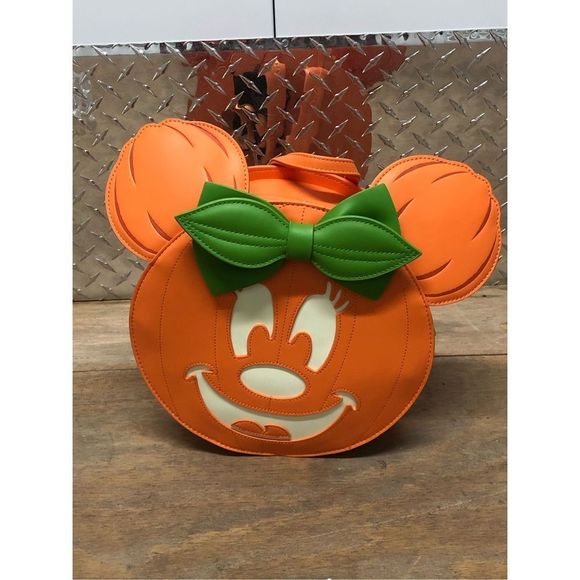 Loungefly NWT Disney Glow Face Minnie Pumpkin HALLOWEEN Backpack Purse - Picture 3 of 14